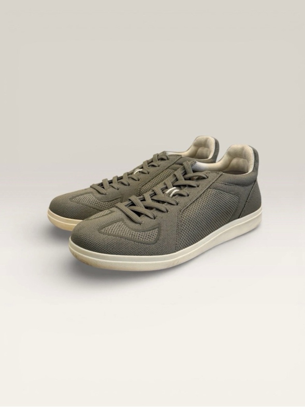 Rothy’s rs01 Men’s Sneakers In Olive Green. Size 8! Barely Used!